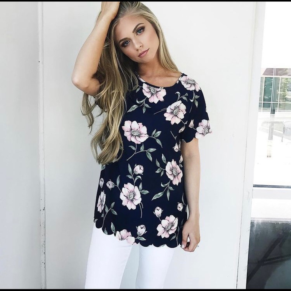 Vanilla Bay Blue Pink Floral Scalloped Tee Small